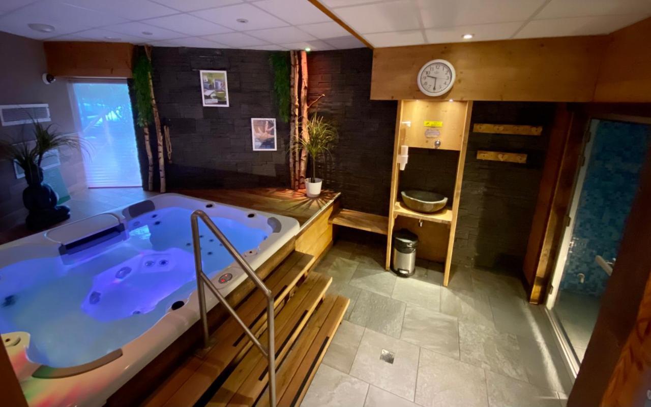Logis Hotel Les Ancolies Ареш Экстерьер фото