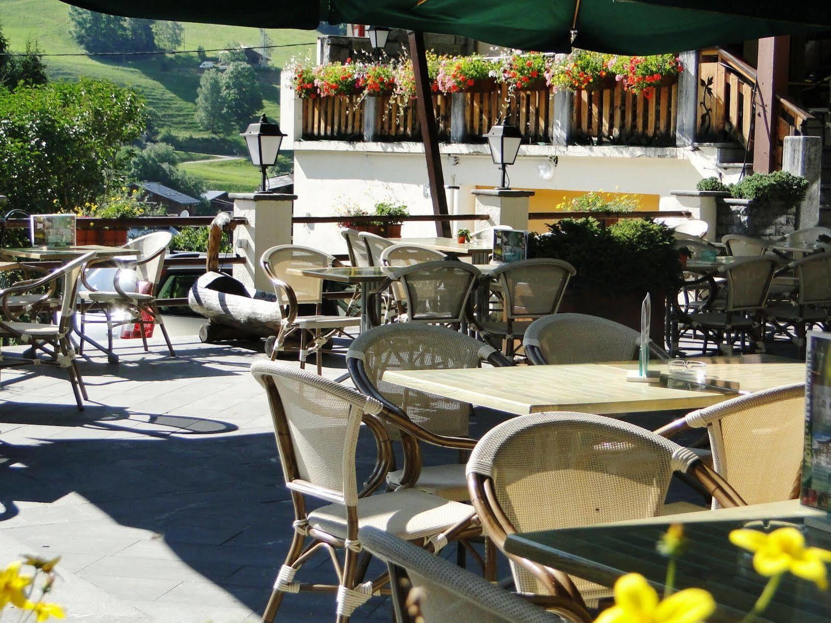 Logis Hotel Les Ancolies Ареш Экстерьер фото