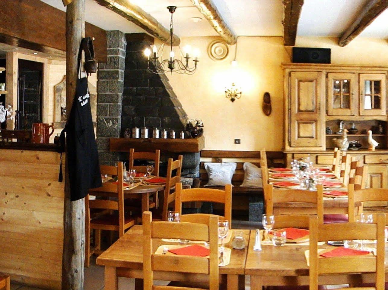 Logis Hotel Les Ancolies Ареш Экстерьер фото
