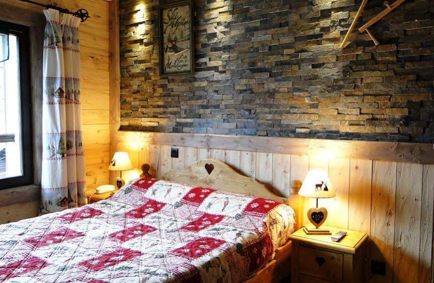 Logis Hotel Les Ancolies Ареш Экстерьер фото