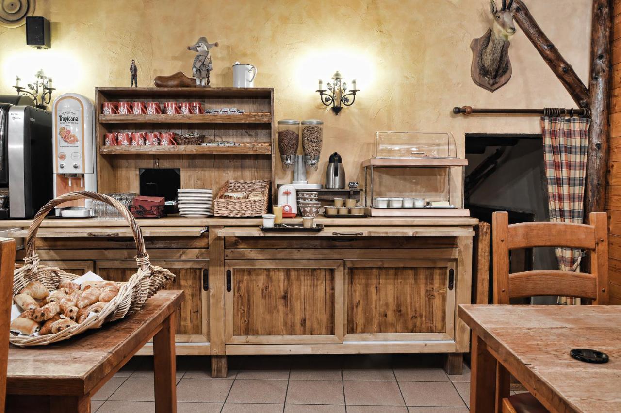 Logis Hotel Les Ancolies Ареш Экстерьер фото