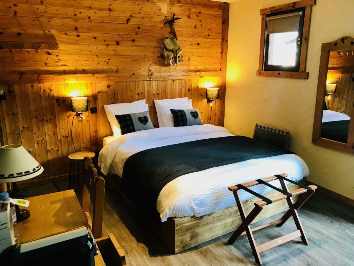 Logis Hotel Les Ancolies Ареш Экстерьер фото