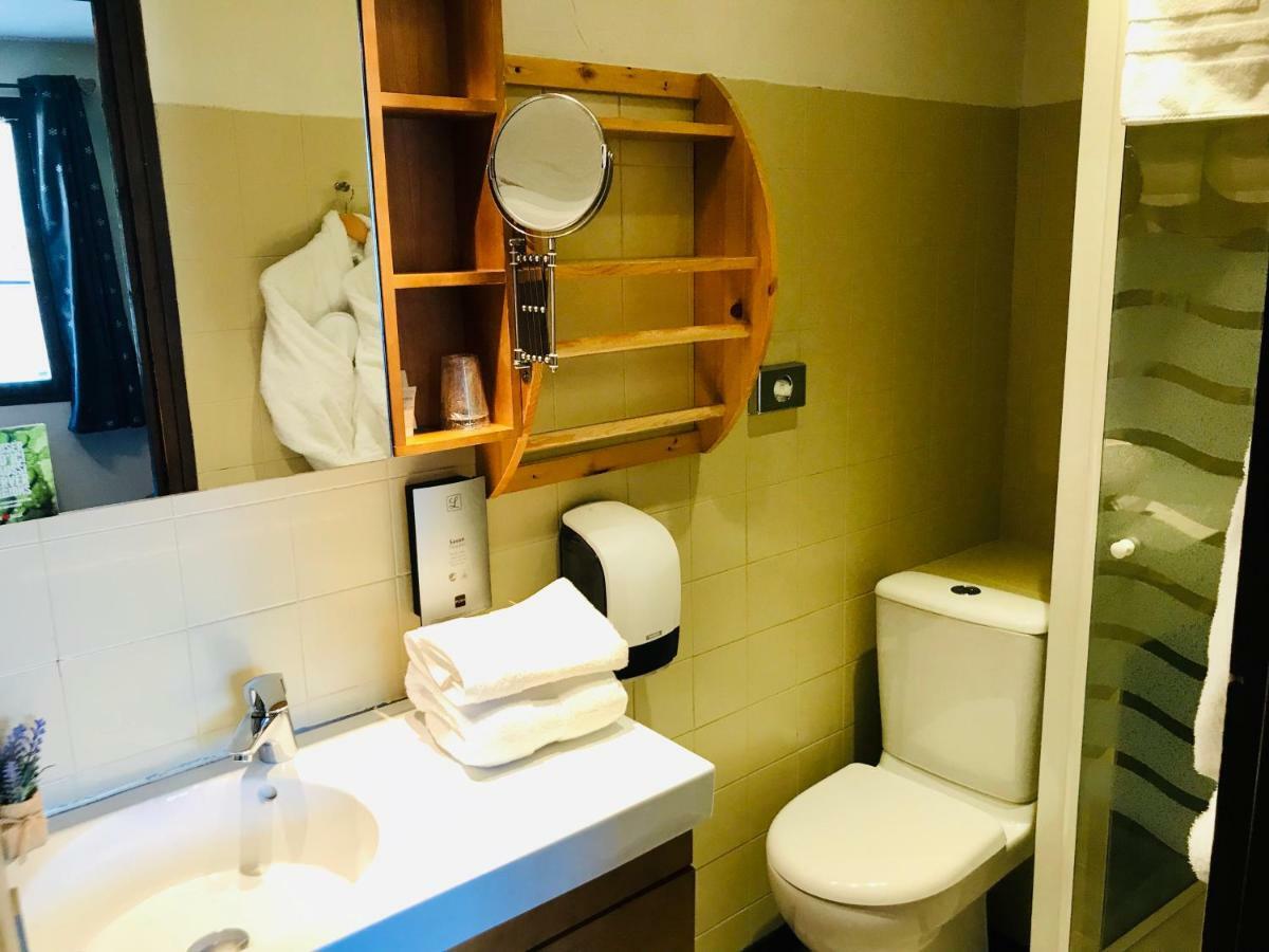 Logis Hotel Les Ancolies Ареш Экстерьер фото
