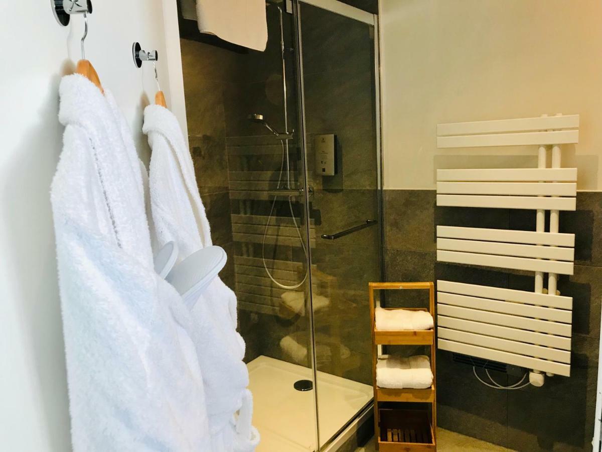 Logis Hotel Les Ancolies Ареш Экстерьер фото