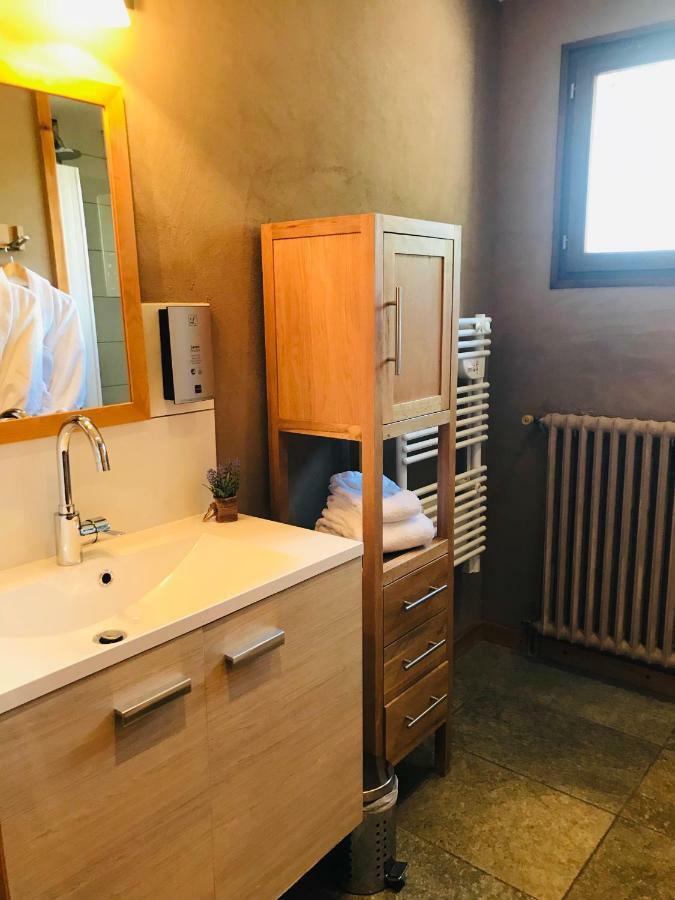 Logis Hotel Les Ancolies Ареш Экстерьер фото