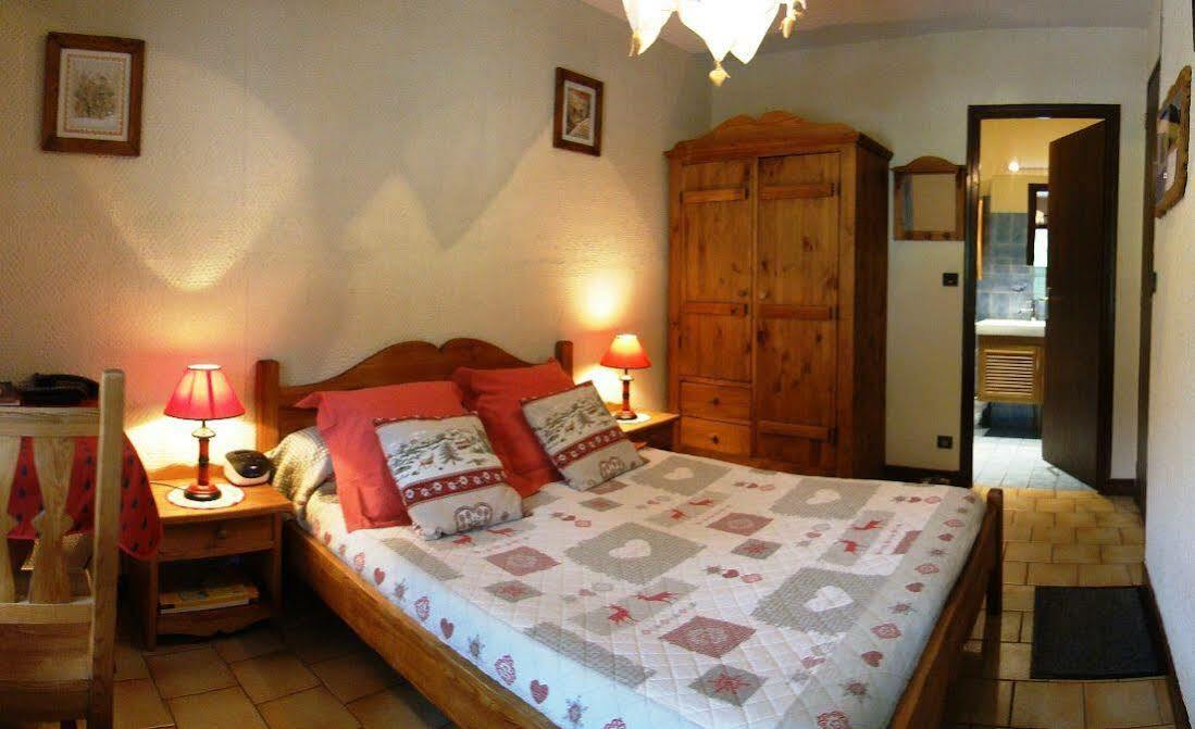 Logis Hotel Les Ancolies Ареш Экстерьер фото
